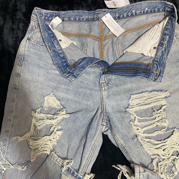 American Eagle Outfitters Blue Mom Jeans Light Wash - Picture 10 of 16